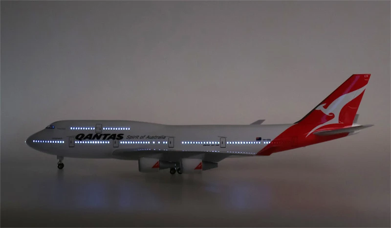with light 1/150 масштаб 47 см самолет B747 QANTAS Boeing 747 модель самолета светодиодный свет и колесо шасси литье под давлением модель самолёта из смолы игрушка - Цвет: with light