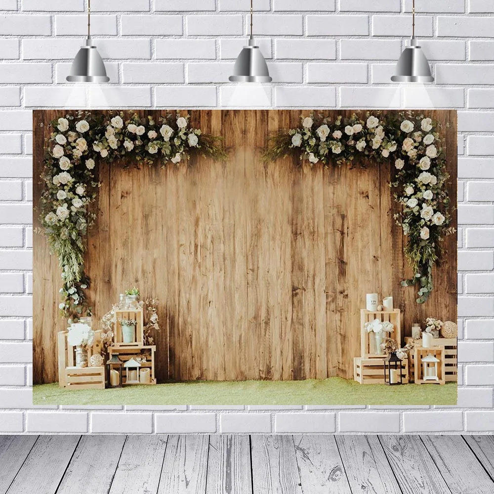 Фон балкон яркие цветы венок корзина стулья деревянная стена фон фотостудия