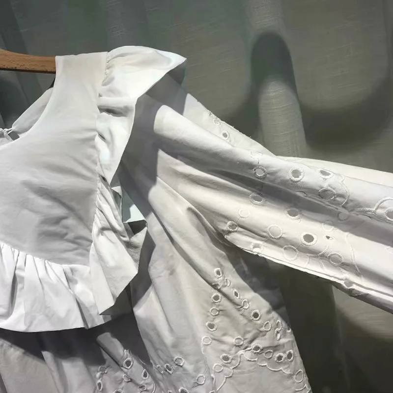 Женское хлопковое мини платье с вышивкой длинными рукавами и оборками вечерние