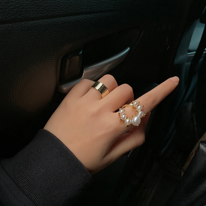 

Light Luxury Shell Beads Ring Inlaid with Pearls Glossy Irregular Fashion Ladies Personal Versatile Opening Adjustable Ring