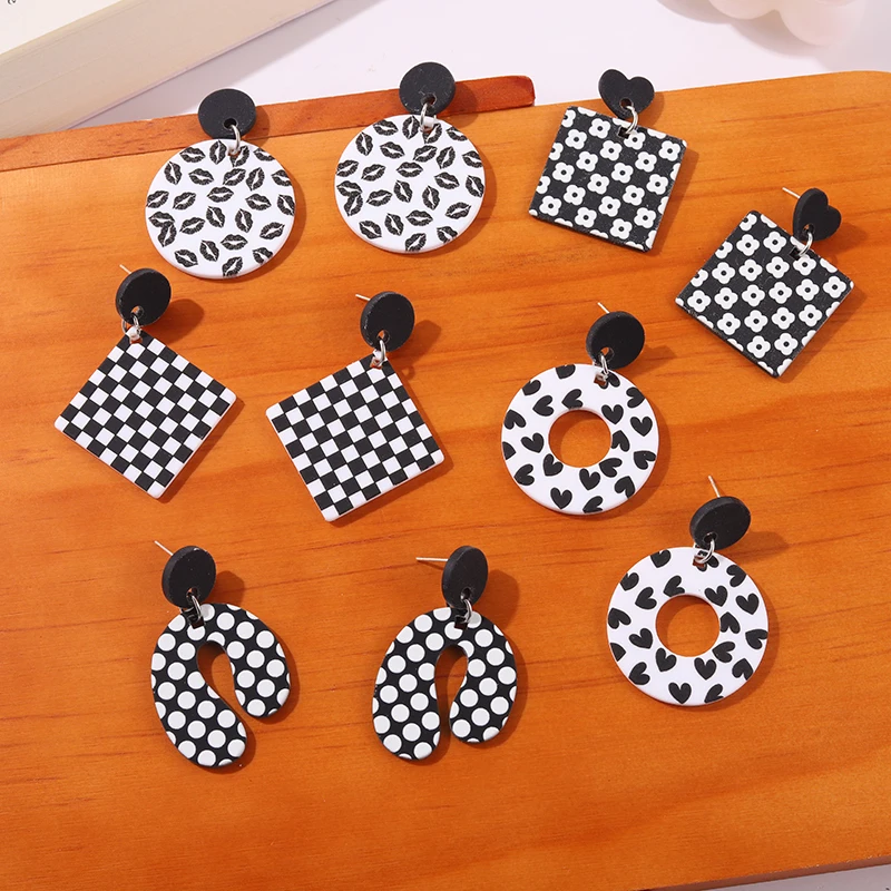 

Black White Modern Art Stud Earrings Heart Flower Square Plaid Earrings Danglers Women Fashion Punk Cool Ear Jewelry Gift