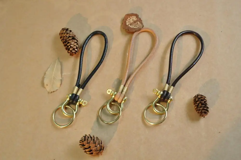 

Fashion Handmade Cowhide Keyrings Braided Car Keys Hanging Rope Brass Horseshoe Key Chain Pure Copper Woven Keychains Wholesale