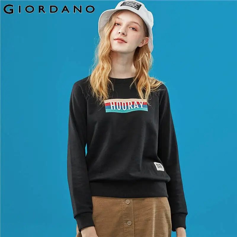 

Giordano женский джемпер с круглым вырезом под шею и длинными рукавами, имеется печатным принт hooray на передней части.