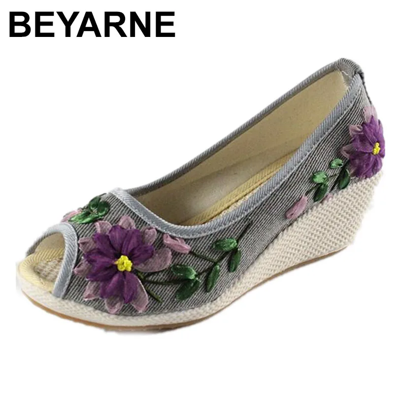 

BEYARNE 2020Vivid Floral Ethnic Women Sandals Summer Peep Toe Embroider Canvas Wedge Heel Slip On Ladies Shoes