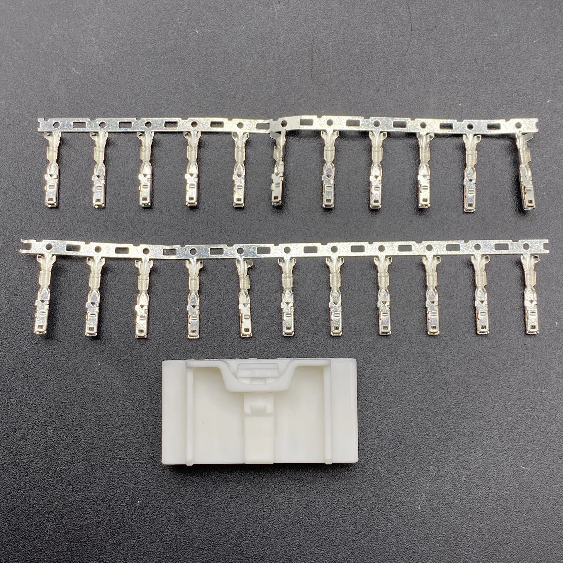 

Многоканальный коннектор для контроллера Honda AVANCIER 2X11 22-контактный кабель