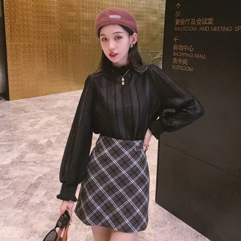 

Sweet temperament semi high collar T-shirt for women with hollow bottom coat