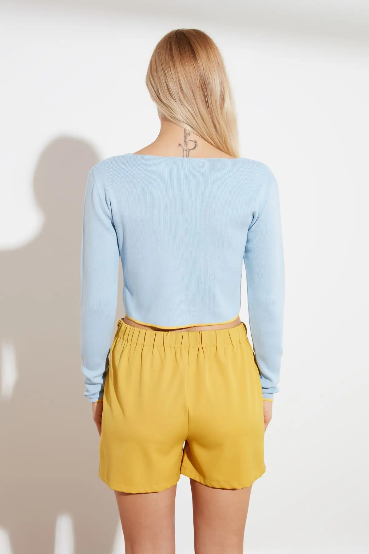 

Trendyol Button Detail Knitwear Sweater TWOSS21KZ0089