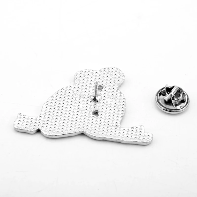 

New Fashion Embrace Couples Black White Lovers Kiss Metal Enamel Brooches Pins Badge Sexy Trendy Jewelry Gift For Women/Men