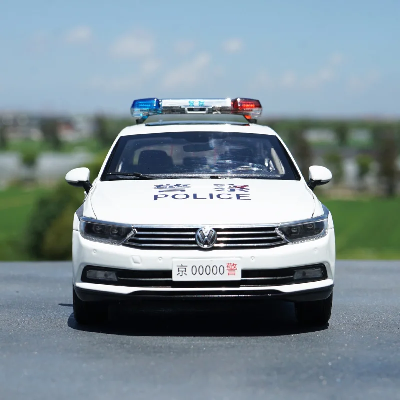 

1/18 alloy die-casting simulation car model Original FAW-Volkswagen New Magotan police car Adult collection Toys for children