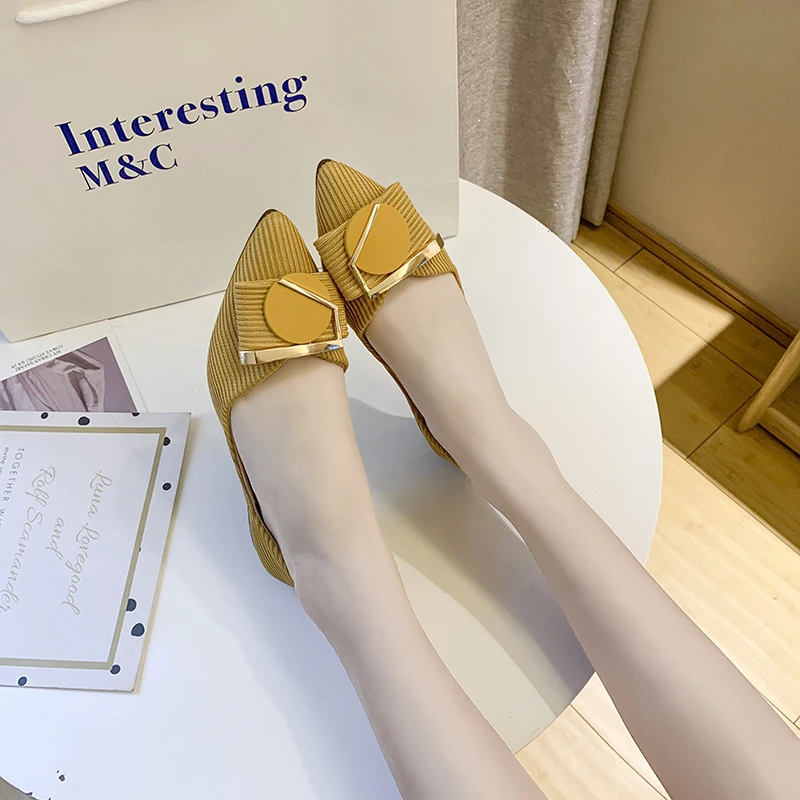 Женские универсальные туфли на низком каблуке модные с металлической пряжкой и