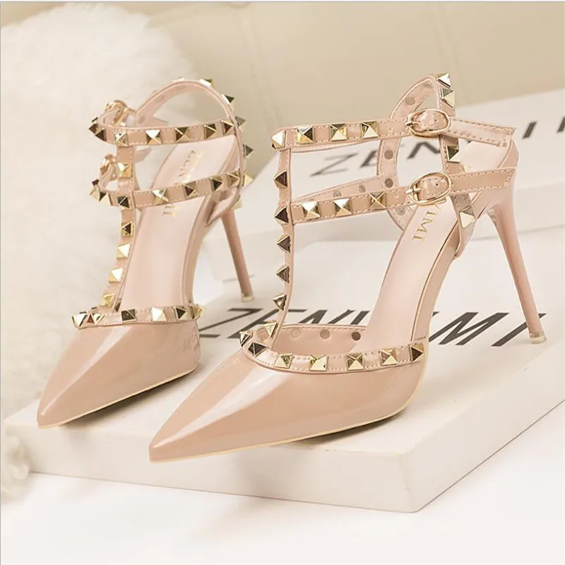 

2019 New Rivet Double Buckle Fashion Women Sandals High Heels Pointed Cut-Outs Party Shoes Women Solid Patent Leather Rome Shoes