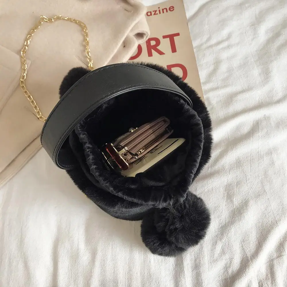 Милая пушистая женская сумка в виде шара на металлической цепочке меховая