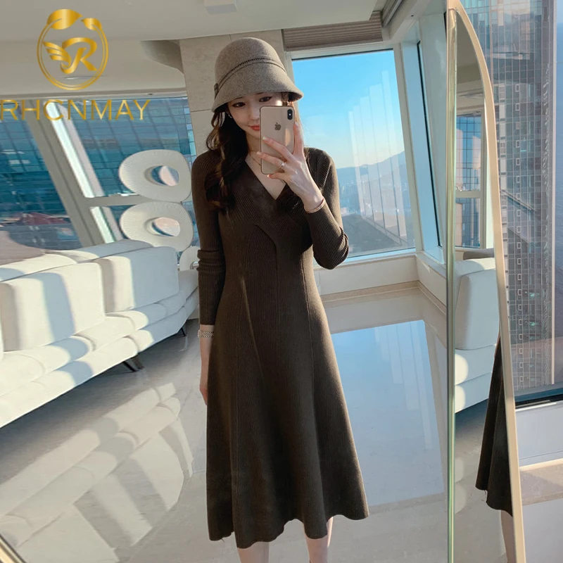 

2020 Winter New Women Pleated Knitted Dress V-Neck Long Sleeves Elastic Knit Dress Elegant Warm Solid Sweater Dress