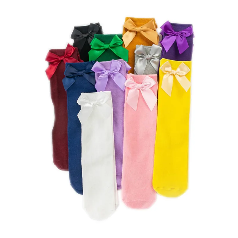 Los calcetines para ni&ntilde;os con lazos s&oacute;lidos se pueden usar en una variedad de tama&ntilde;os. Parte trasera de calcetines rectos para ni&ntilde;os-4