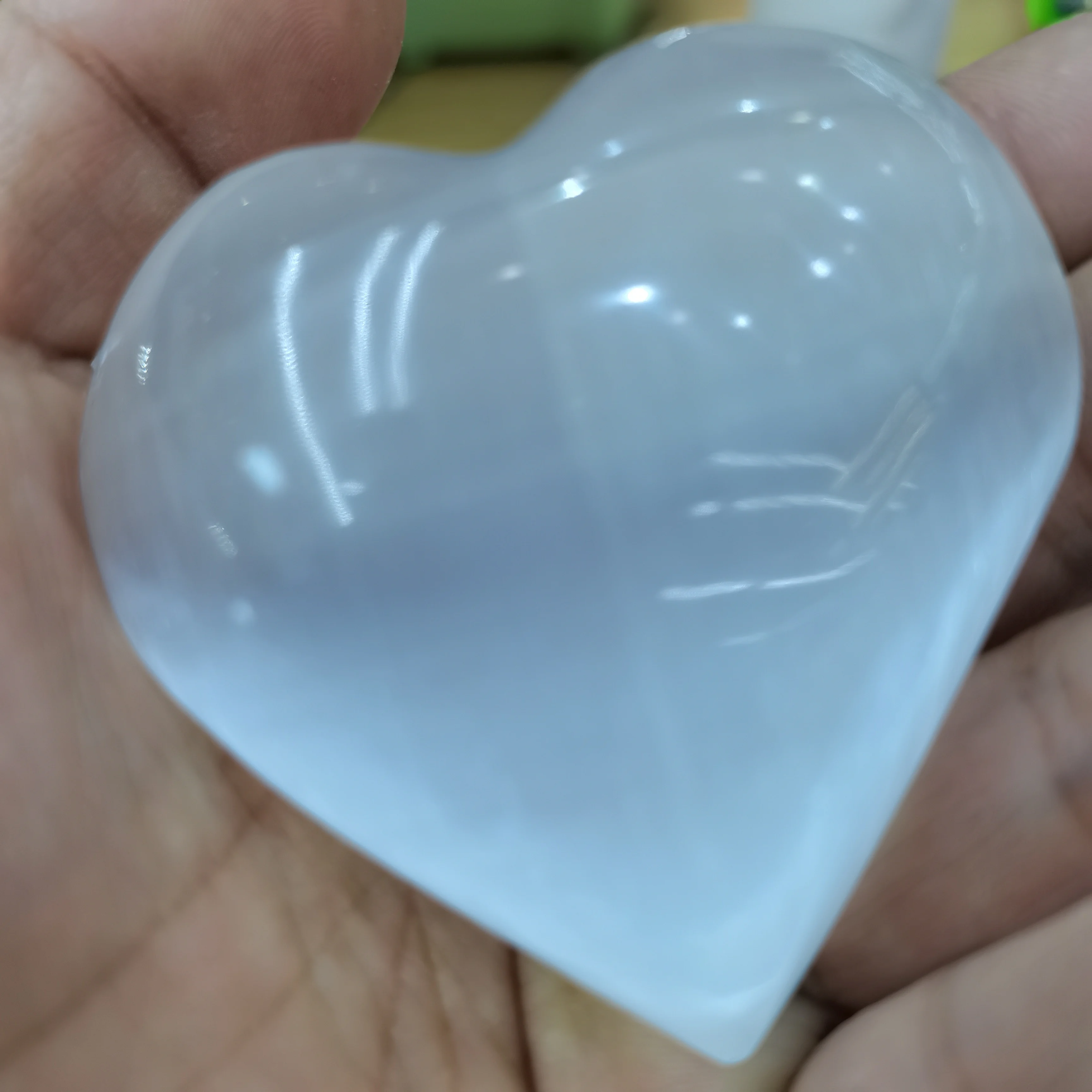 

1pcs Polished White Selenite Scalloped Crystal Heart Carving Home Decoration Quartz Crystals