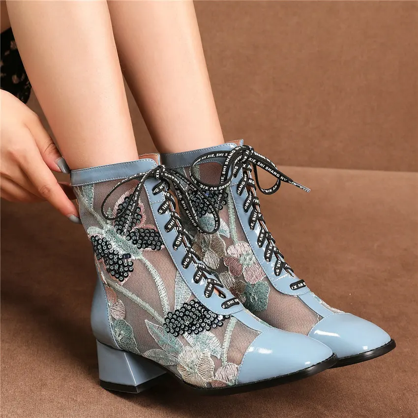 Женские сандалии-гладиаторы из натуральной кожи с высоким берцем и квадратным