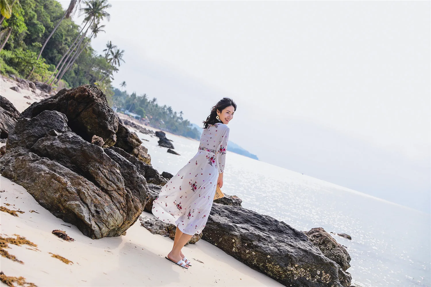 

Prairie Chic Luxury Beach Style White Boho Long Dress Chiffon Vintage Floral Embroidery Tassel Maxi Dresses Women Lace-Up Dress