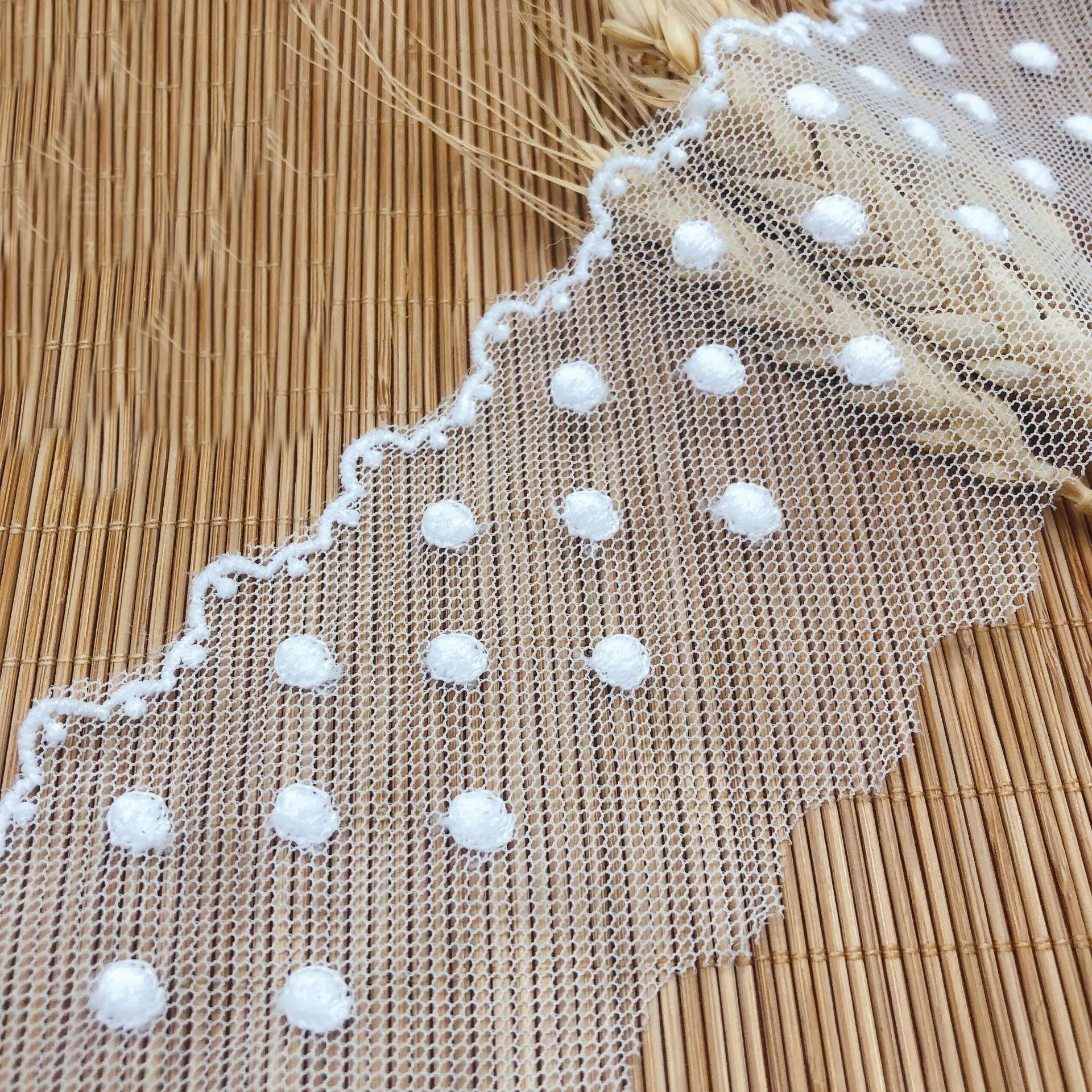 Мягкая сетчатая пряжа белая молочная точка волнистый узор вышивка свадебное