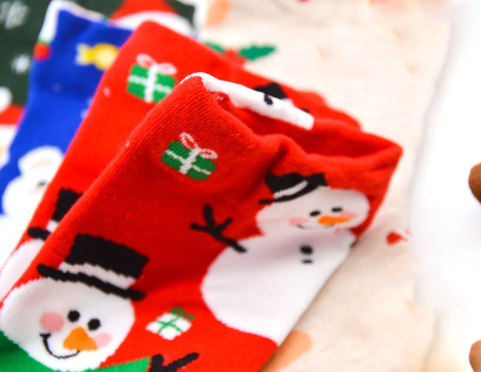 

1 Pair Christmas Women's Socks Casual Pattern Prints Cotton Socks Tube Winter Warm Comfortable Xmas Socks For Women And Men