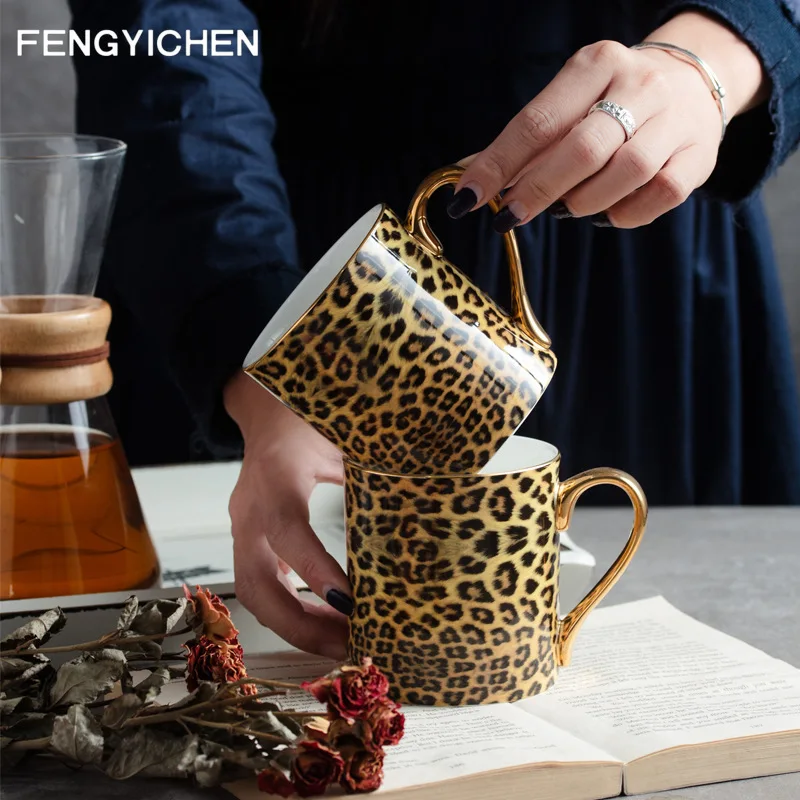

Европейские Керамические кофейные чашки с леопардовым принтом фарфоровая чайная чашка набор с золотыми ручками для подруги Высококачеств...