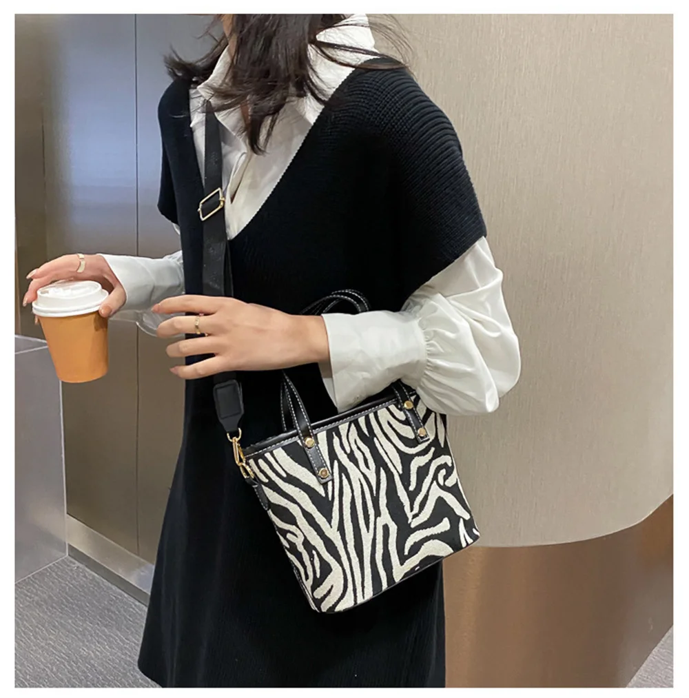 

New Korean Joker shoulder slung fashion portable woolen cloth bucket bag