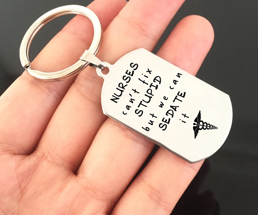 Медсестры на брелоке вырезанной этикетке ювелирных изделий собака не может