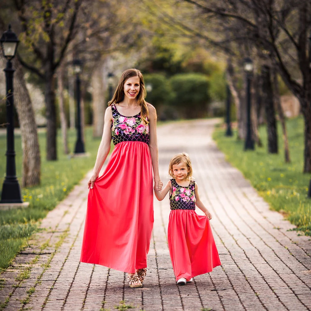 Винтажное длинное платье с цветочным принтом для мамы и меня розовое летнее