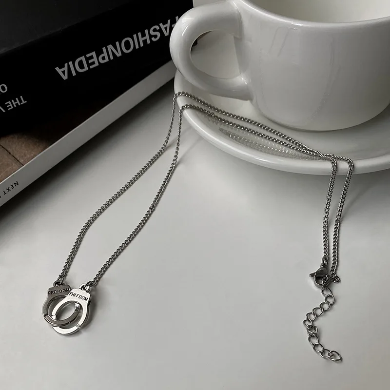 

European And American Handcuffs Necklace Hip Hop Clavicle Necklace Fashion New Necklace Wild Simple Necklace