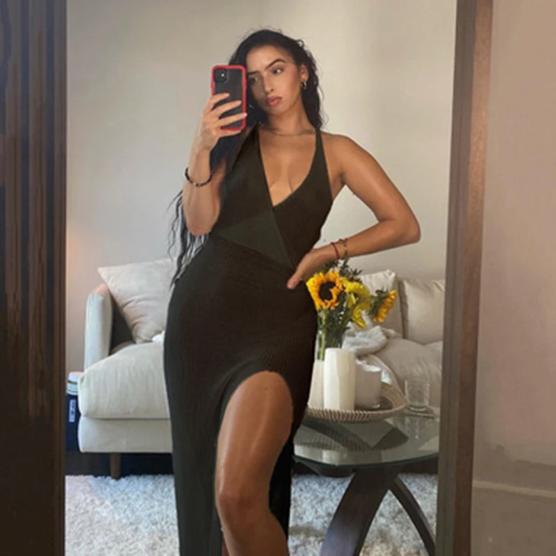 Женское пляжное платье макси вязаное крючком прозрачное с глубоким вырезом