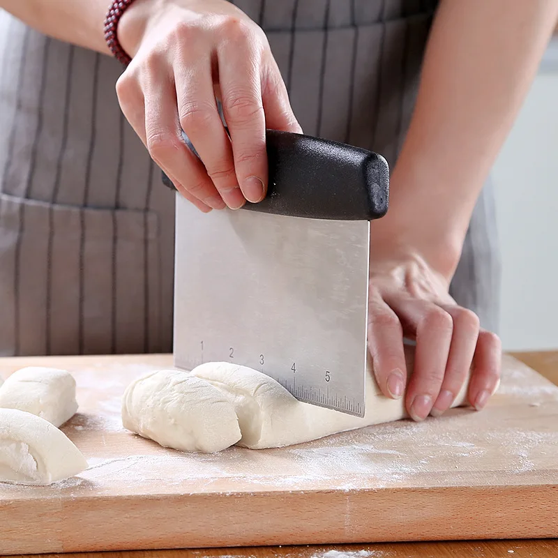 Скамейка - скребок для овощей. Тесто knife. Нож для фигурной нарезки теста. Нож для равиоли karl weis 17257. Силиконовый коврик тапервер.