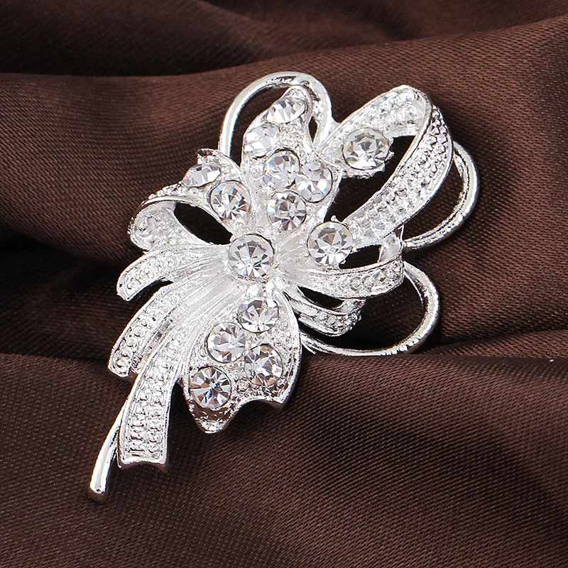 

Rhinestone Crystal Flower Brooches For Women Hijab Pins Wedding Briday Brooches Jewelry Fashion Wedding Party Bijoux Best Gift