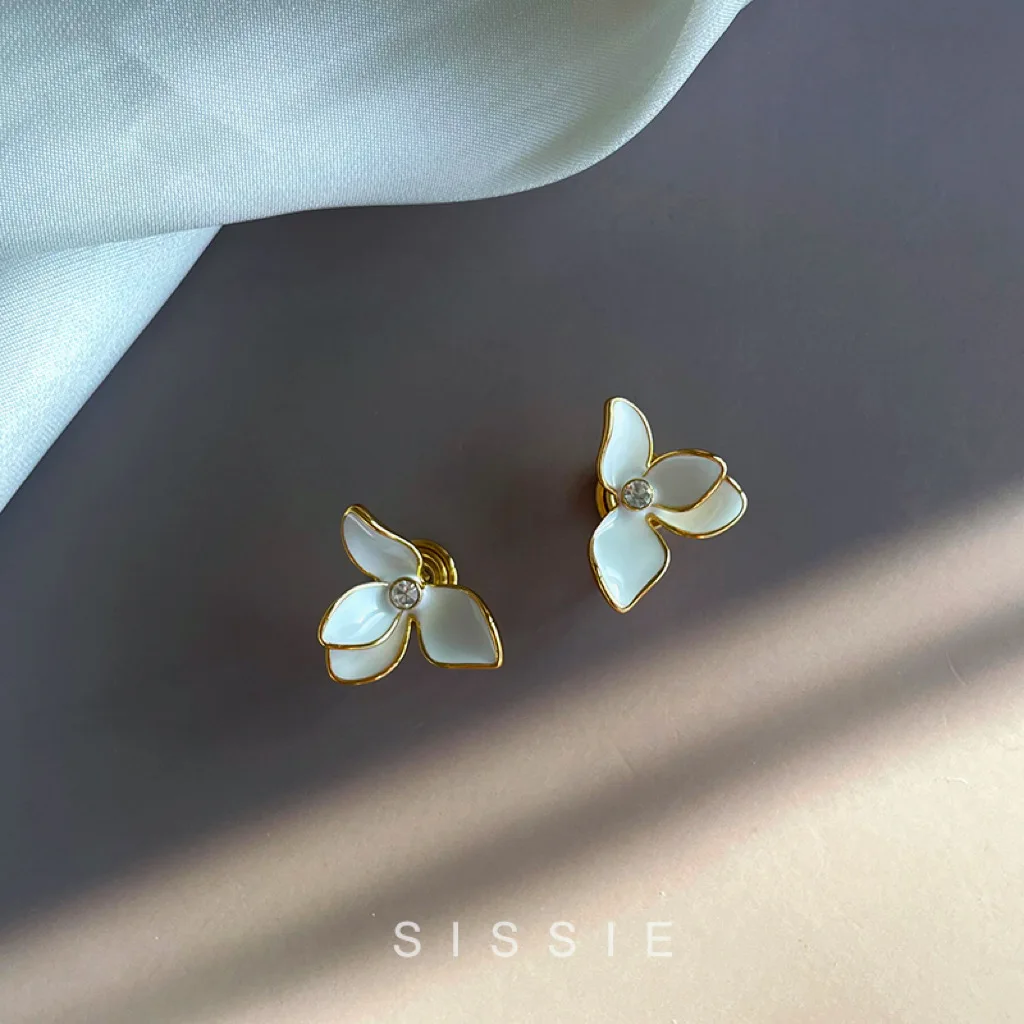 

Painless Ear Clip Flower-De-Luce Non-Piercing Ear Clip Female Christmas Summer Elegant Fairy Tea Series High-Grade Earrings