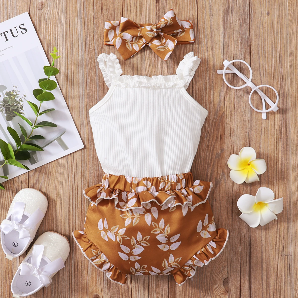 

3Pcs Sweet Baby Girls Outfit Summer Solid Color Lace Sleeveless Suspender Bodysuits+Leaves Printing Shorts+Bow Headwear Set