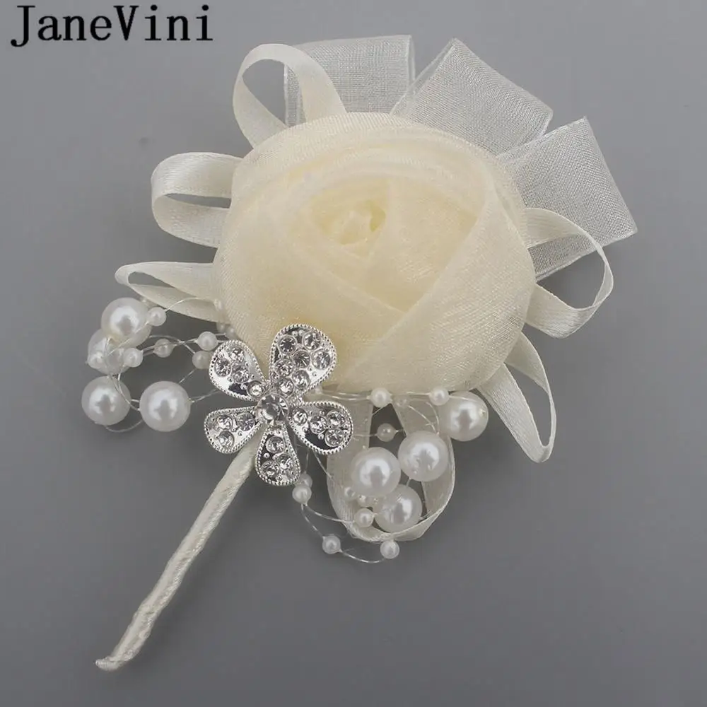 Бутоньерка для жениха с белыми жемчужинами и булавкой |