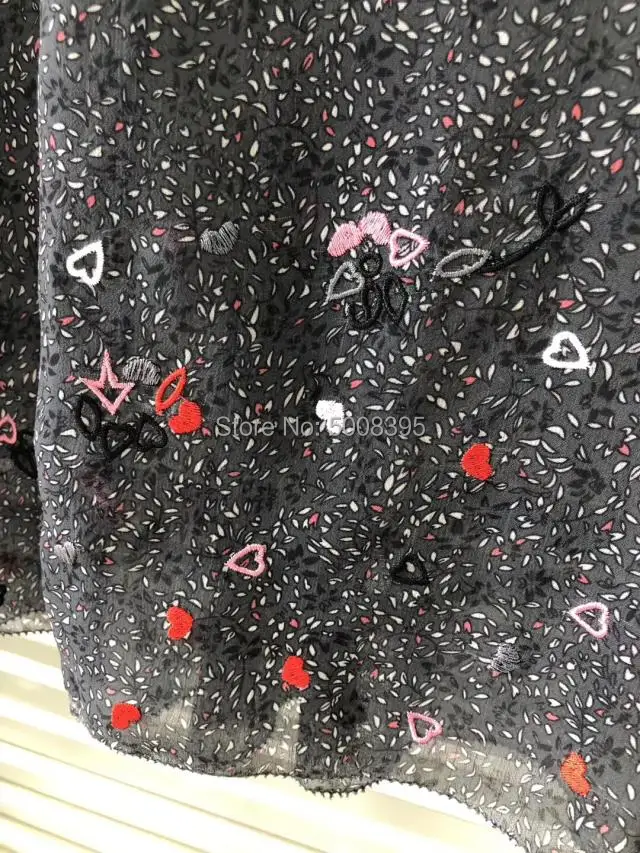 Серая печатная блузка v-образным вырезом гофрированная деталь Короткие рукава