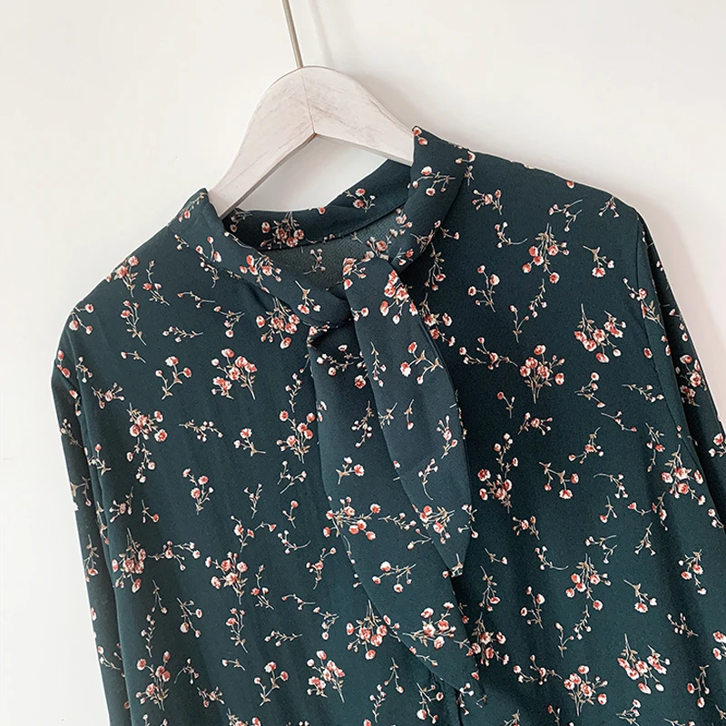 Женское винтажное платье миди с длинным рукавом поясом на резинке и цветочным