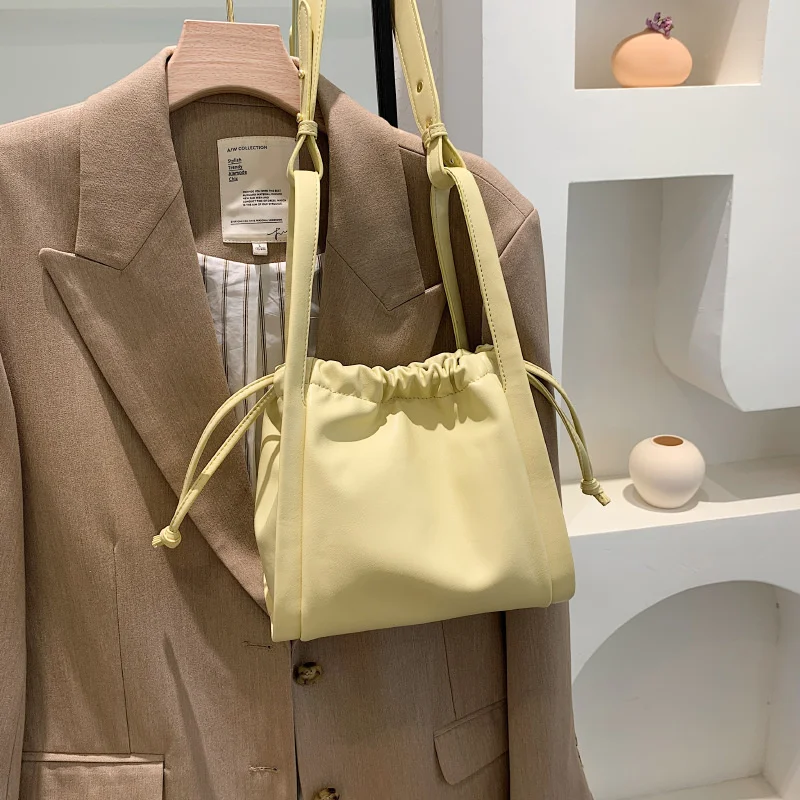 

French minority foreign style summer portable small bag women's new fashion simple Bucket Bag Fashion messenger bag