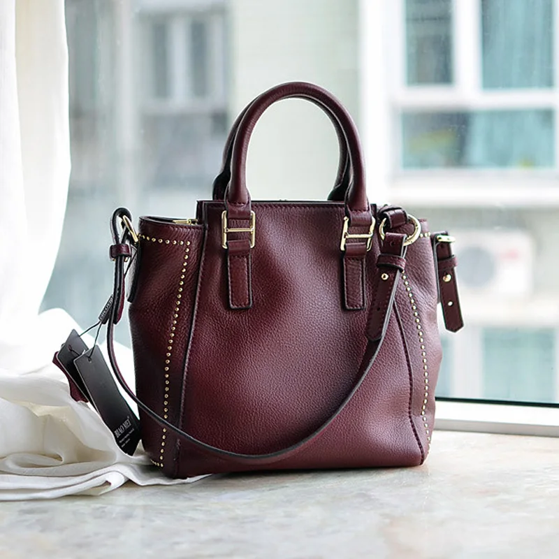 Женская сумка с заклепками из коровьей кожи | Багаж и сумки