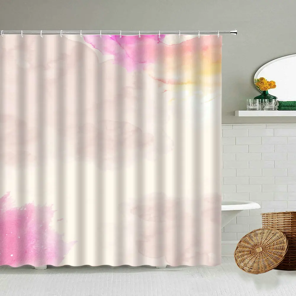 Абстрактная водная с градиентной передачей цветущая душевая занавеска розовая