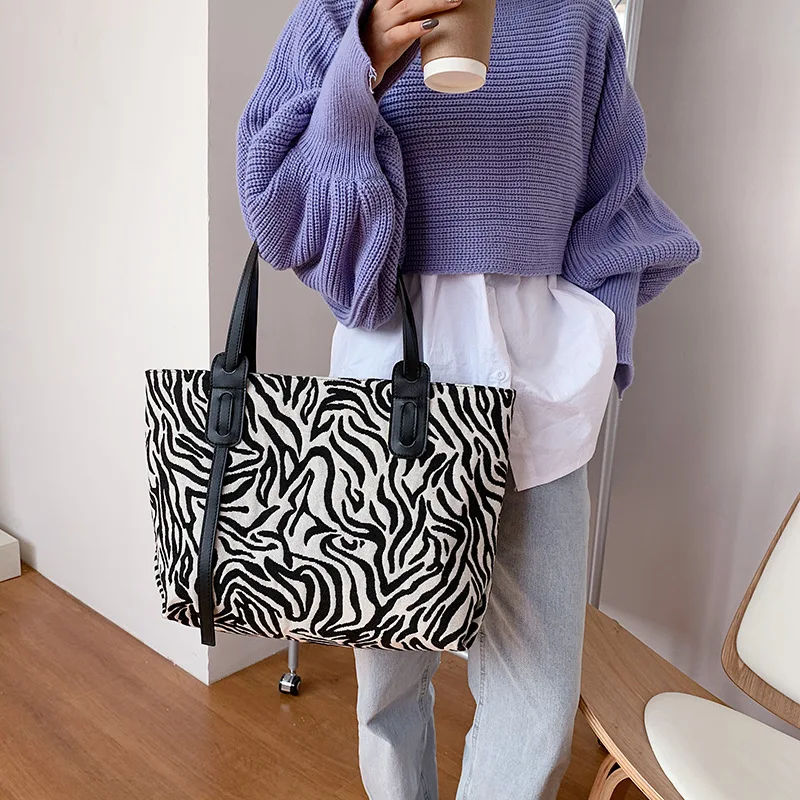 

Большая Сумка-тоут с леопардовым принтом зебры, новинка 2021, модная Высококачественная женская дизайнерская сумка, вместительная сумка-месс...