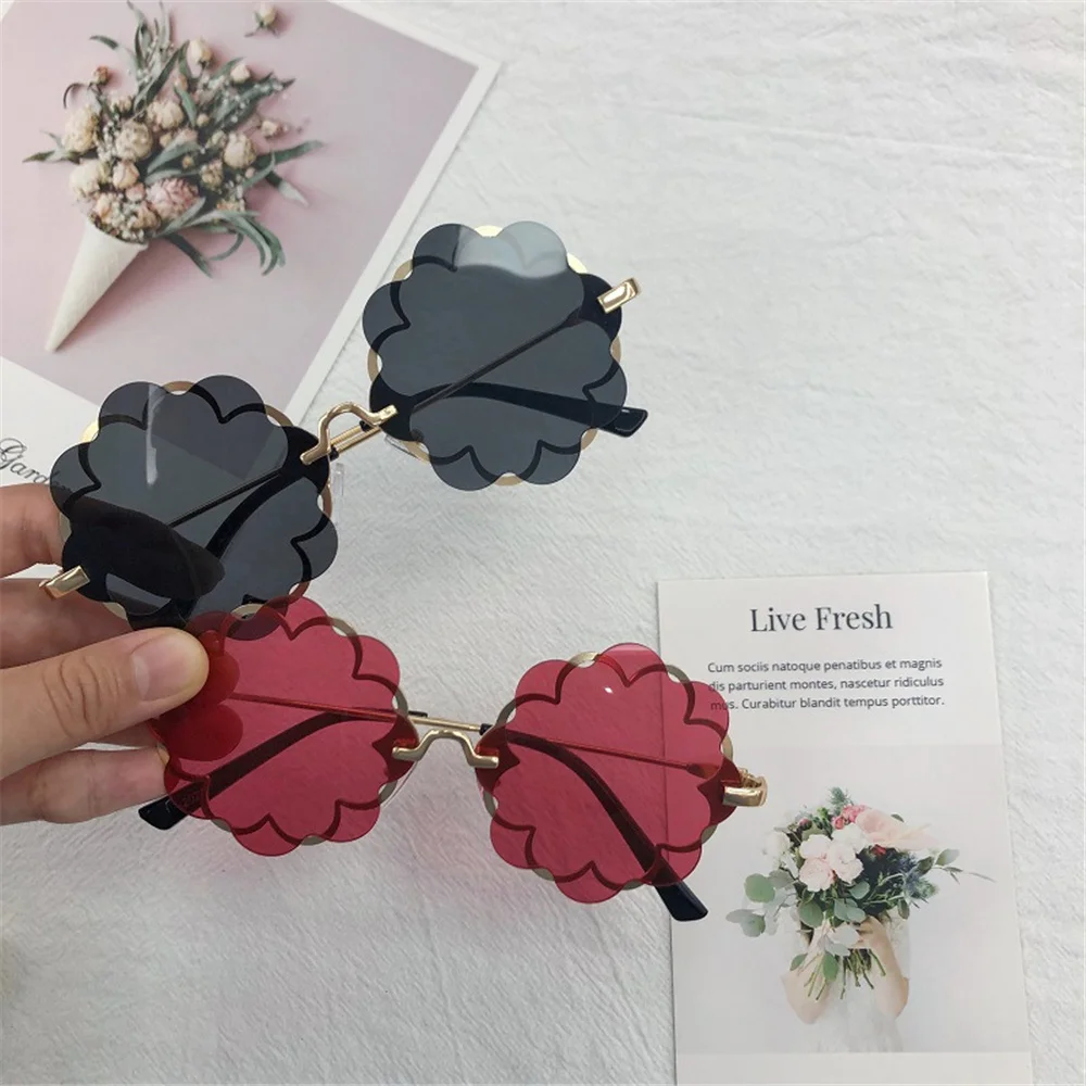 

1ps Glasses Flower Goggles Cute Style Party Eyewear Children Outdoor Sun Cute Frame Party Kids Sunglasses Rimless Fashion