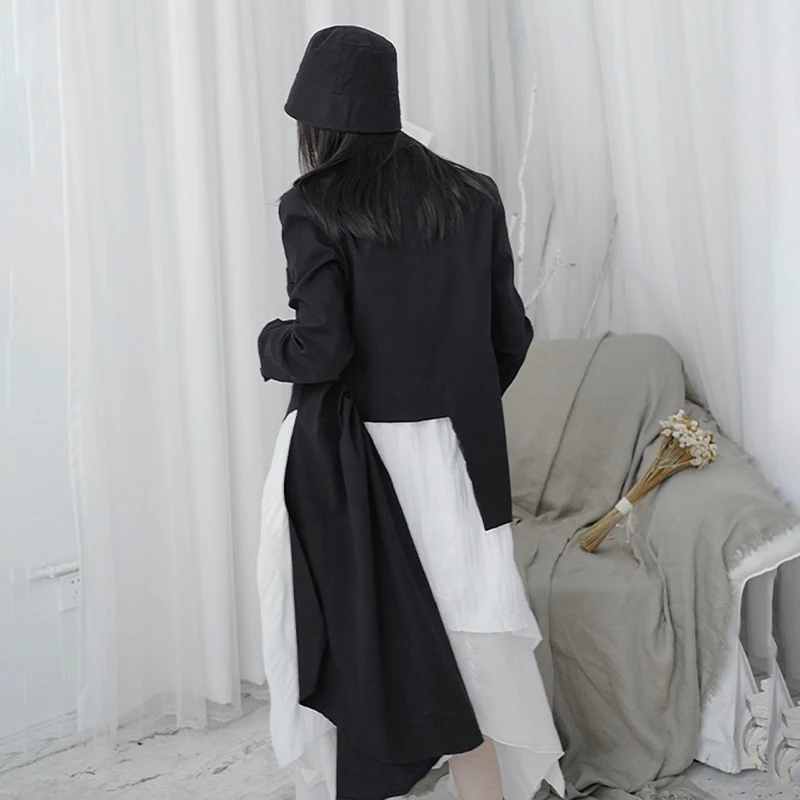 

[EAM] Women Irregular Personality White Blazer New Lapel Long Sleeve Loose Fit Jacket Fashion Tide Spring Autumn 2021 1DD1494
