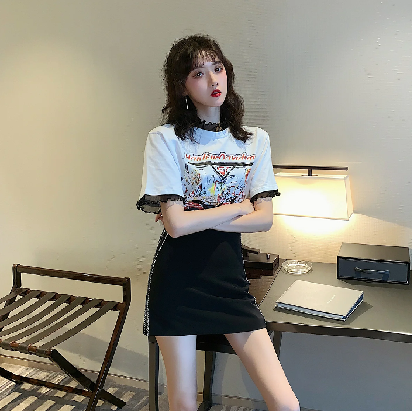 Летний модный костюм 2019 два костюма для женщин новая Кружевная футболка с