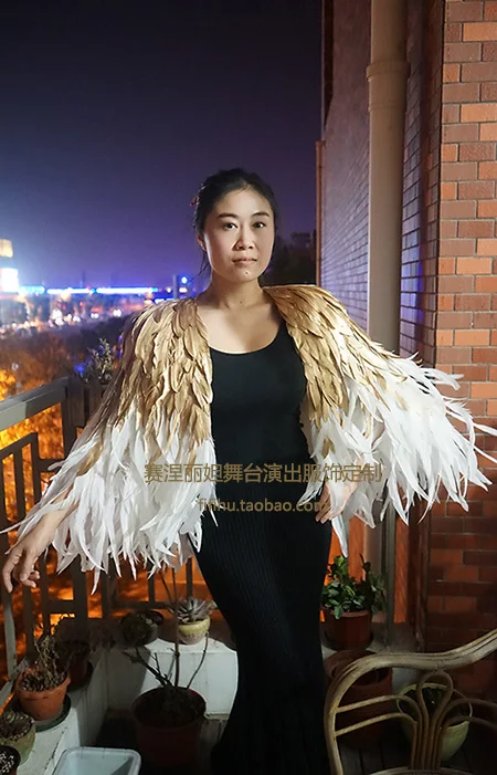 Золотая и белая натуральная накидка с перьями на заказ для сценической