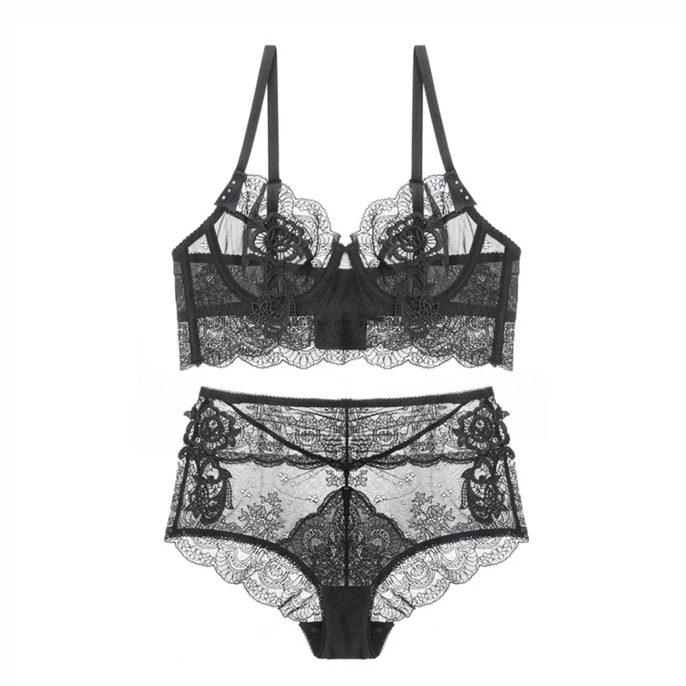 

Комплект женского кружевного нижнего белья с вышивкой и без подкладки