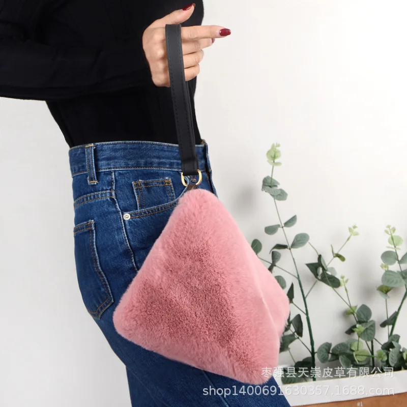 

Woman rabbit fur tapered cosmetic bag Colorful Furry triangle clutch simple fashion highgrade luxury bag Phone bag m01