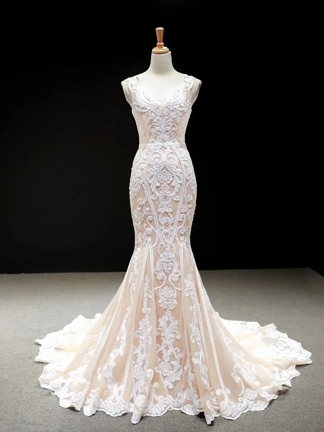 

DD JYOY 2020 Mermaid Wedding Dress Embroidery Lace Bridal Gown V Neck Long Train Wedding Gown Lace Up Back Champagne Lining