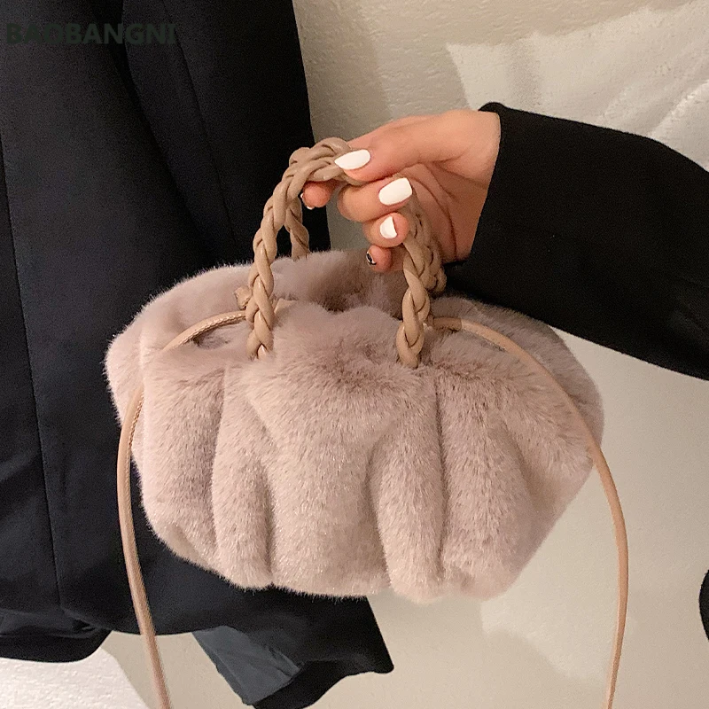 Faux Fur Totes With Woven Handle Winter New High-quality Soft Plush Women's Designer Handbag Travel Shoulder Messenger Bag