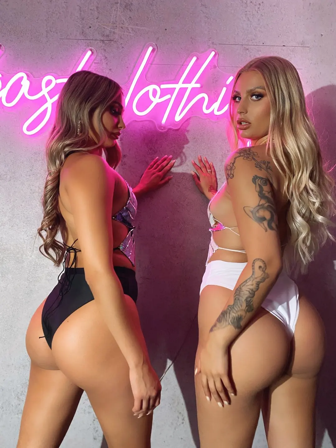 

New Arrival Women's Butterfly-shaped Sequin Halter Top Sexy Deep V-neck Backless Crops Sling Vest for Summer Wear