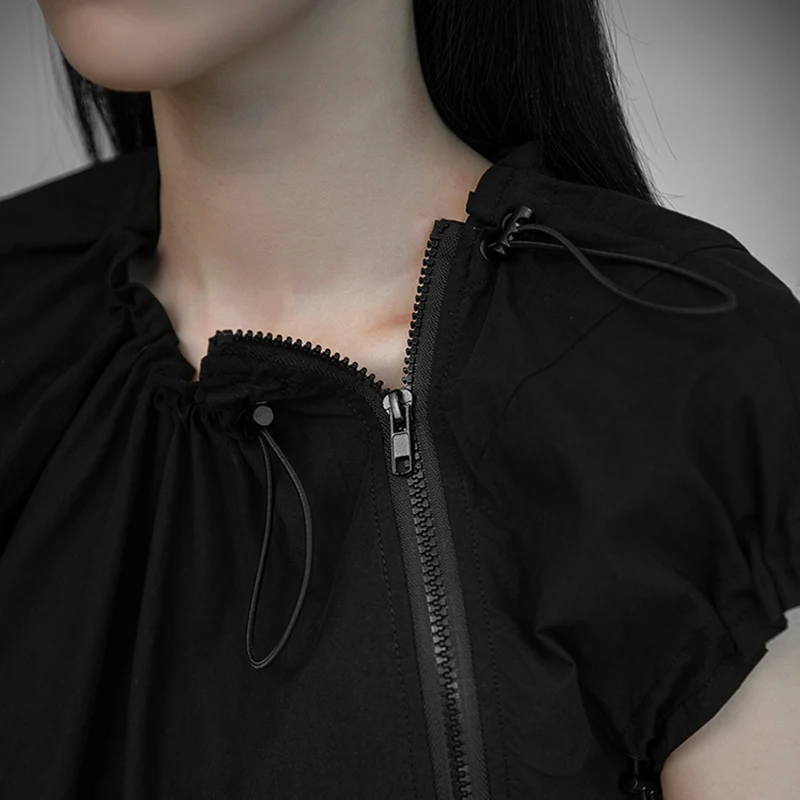 

SHENGPALAE Chic Shirring Zipper Tops Womne's Summer 2021 New Asymmetrical Neck White Sleeveless T-shirt Female Fashion 5E632